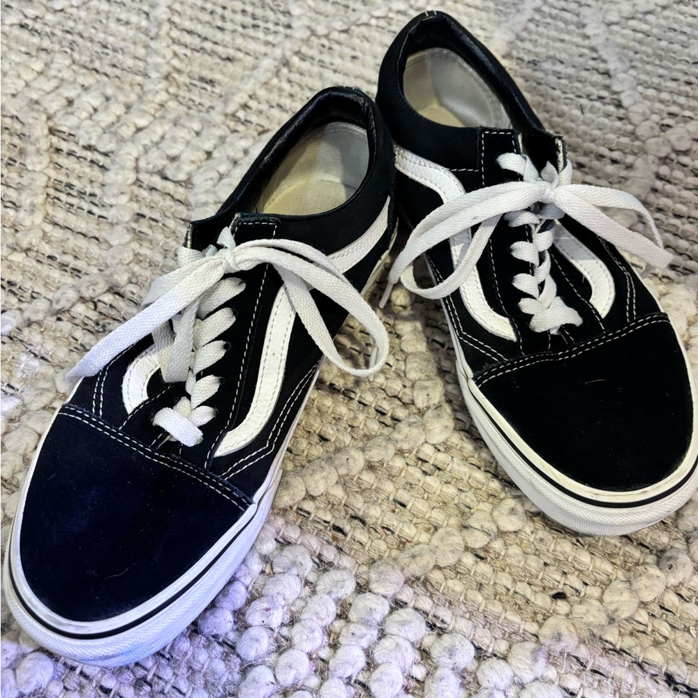 EUC Black Vans- women’s size 7